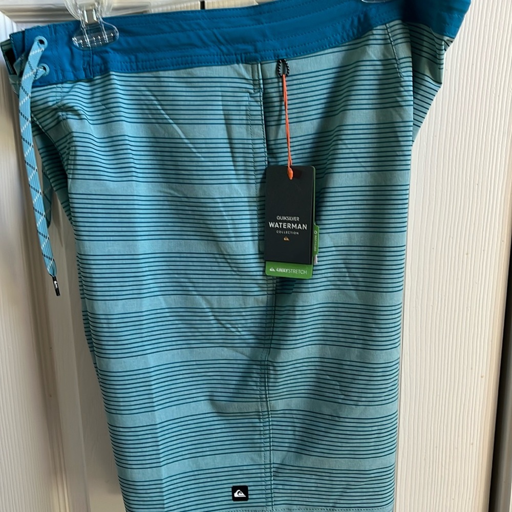 Men’s size 33 quicksilver beach shorts